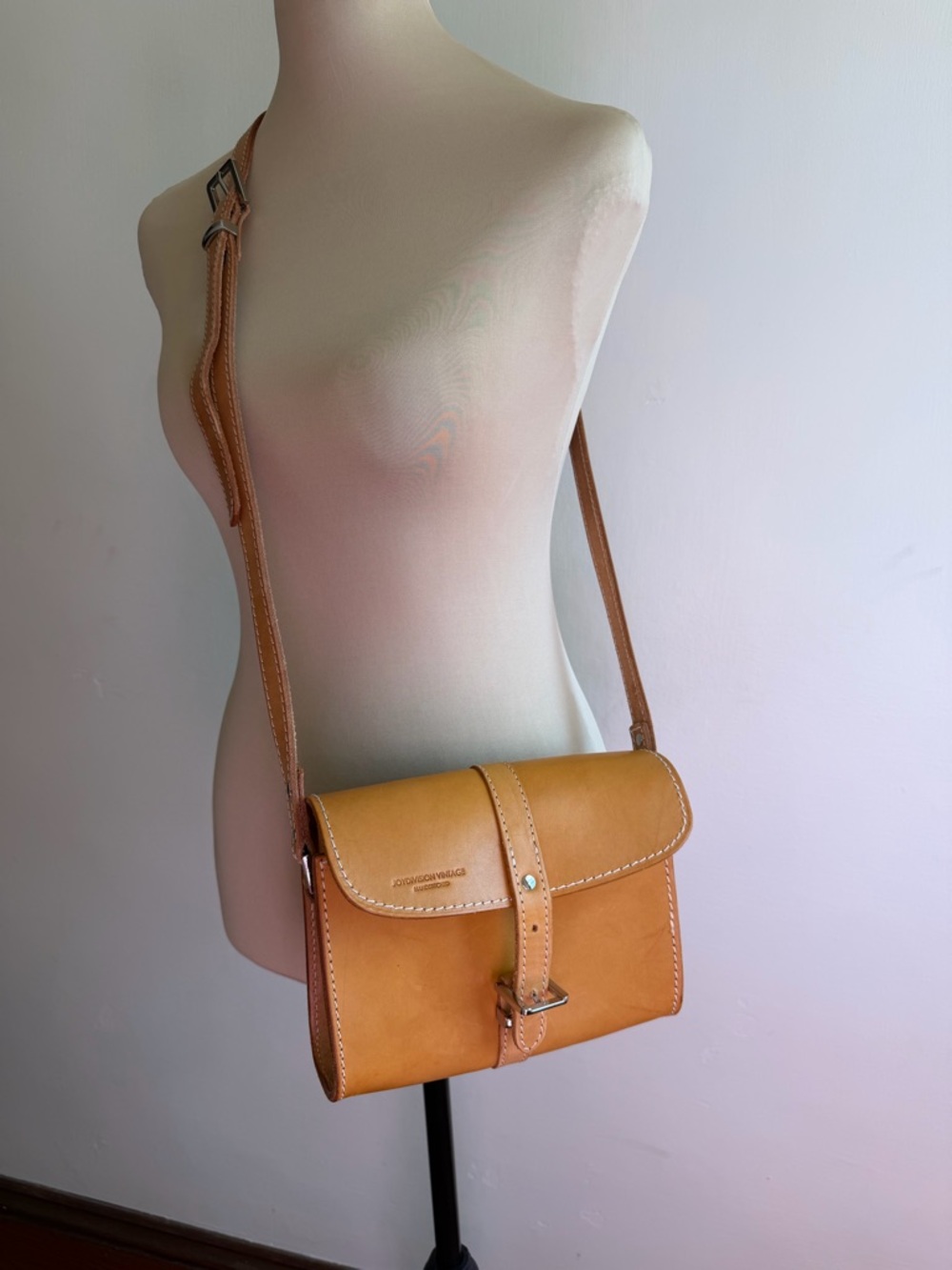 JOYDIVISION Vintage Handstitched Leather Crossbody Tan Small Saddle Bag - Picture 3 of 7